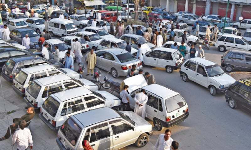  سندھ ہائی کورٹ میں دوران سماعت  عدالت نے  کے ایم سی  کے وکیل سے دریافت کیا کہ  چارجڈ پارکنگ فیس کی وصولی پر  شہریوں کو کیا سہولت دی جارہی ہے۔ 