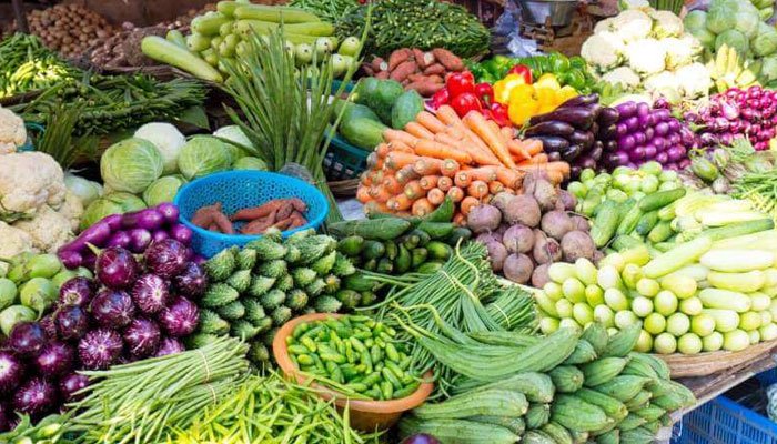 کراچی  کی  سبزی منڈی میں ٹماٹر کی قیمت  ڈیڑھ سو  روپے کلو تک پہنچ گئی۔