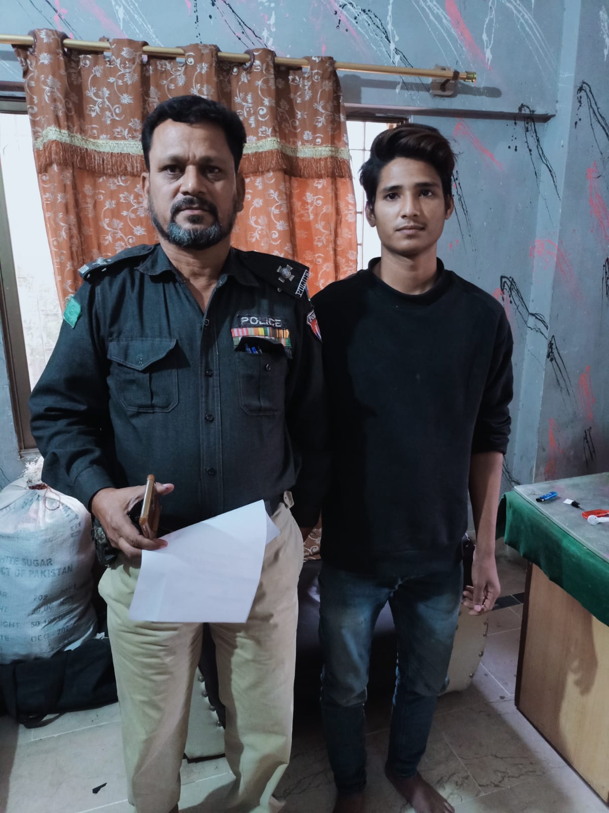 کراچی میں رواں سال  بیس نومبر کو   تین ہٹی جھگیوں میں آگ لگنے  کے واقعے میں دوران تحقیقات جھگیوں کو آگ لگائے جانے کا انکشاف ہواہے۔
