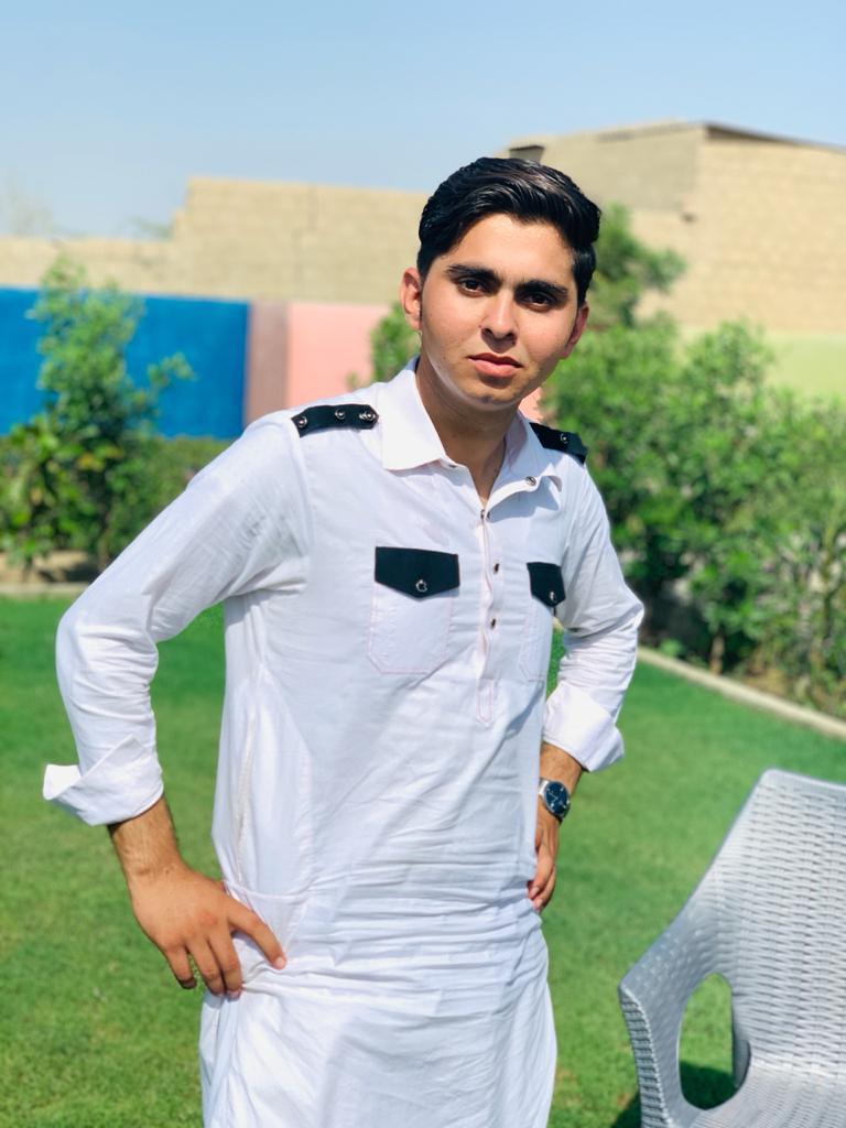 کراچی میں مبینہ مقابلے میں قتل ارسلان محسود کے قاتلو ں کی گرفتاری کےلئے ناردن بائی پاس پر احتجاج ۔