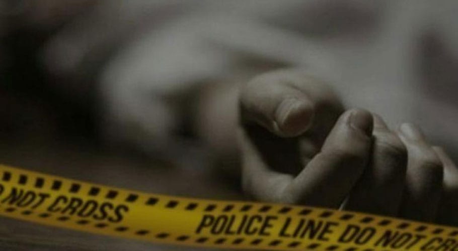 کراچی میں  گلشن اقبال بیت المکرم کے قریب عمارت کے لفٹ ایریا میں گر کر ایک شخص جاں بحق ہوگیا۔ مقتول بلڈنگ میں گارڈ تعینات تھا ۔