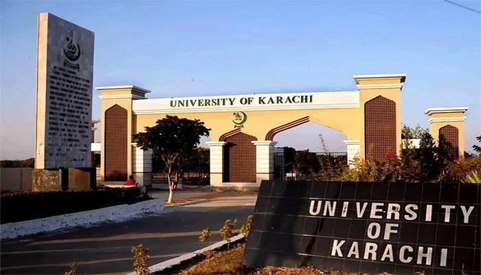 جامعہ کراچی میں بوسٹر ڈوز لگانے کے لیے ویکسی نیشن  سینٹر قائم کردیا گیا۔