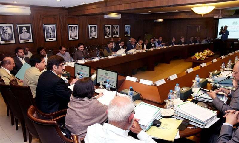 سندھ کابینہ نے فیصلہ کیا ہے کہ لوکل گورمنٹ ایکٹ میں کی جانے والی ترامیم پر عمل درآمد نئی بلدیاتی انتخابات کے بعد کیا جائے گا