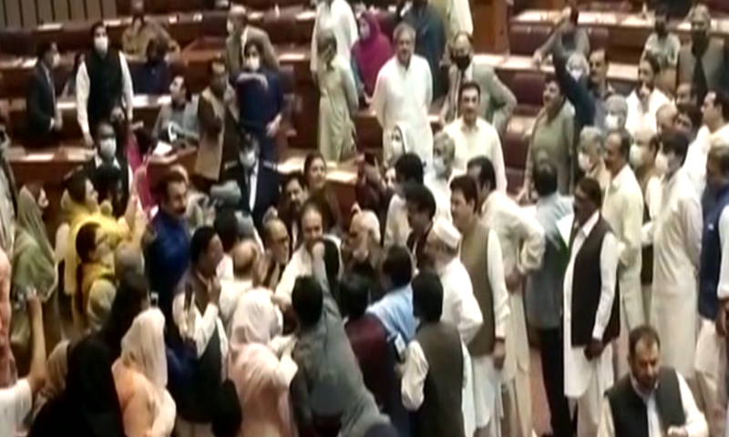  وفاقی حکومت اور پاکستان تحریک انصاف پی ٹی آئی کی لیڈر شپ نے تحریک عدم اعتماد کے موقع پر پارلیمنٹ لاجز اور پارلیمنٹ میں ہنگامہ آرائی کا منصوبہ بنالیاہے۔