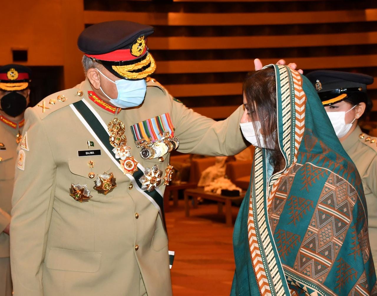 پاکستان محفوظ ہے، عوام شہدا کی قربانیوں کے  باعث آرام سے سوتے ہیں، آرمی چیف