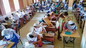 کراچی میں ثانوی تعلیمی بورڈ کے تحت میٹرک کے امتحانات کا سلسلہ جاری ہے۔