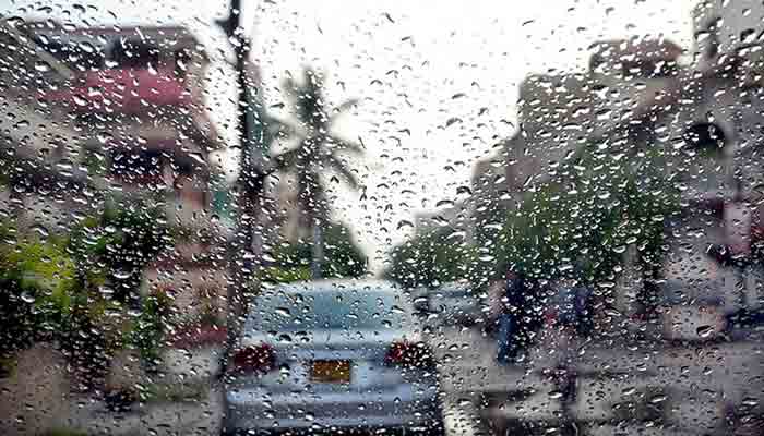 کراچی کے مختلف علاقوں میں موسلادھاربارش کا سلسلہ شروع۔
