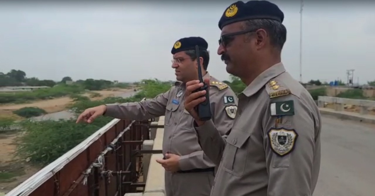 موٹروے پر  کراچی تا حیدرآباد سفر کرتے ہوئے ٹریفک قوانین کی خلاف ورزی کرنے والے ہوجائیں ہشیار۔