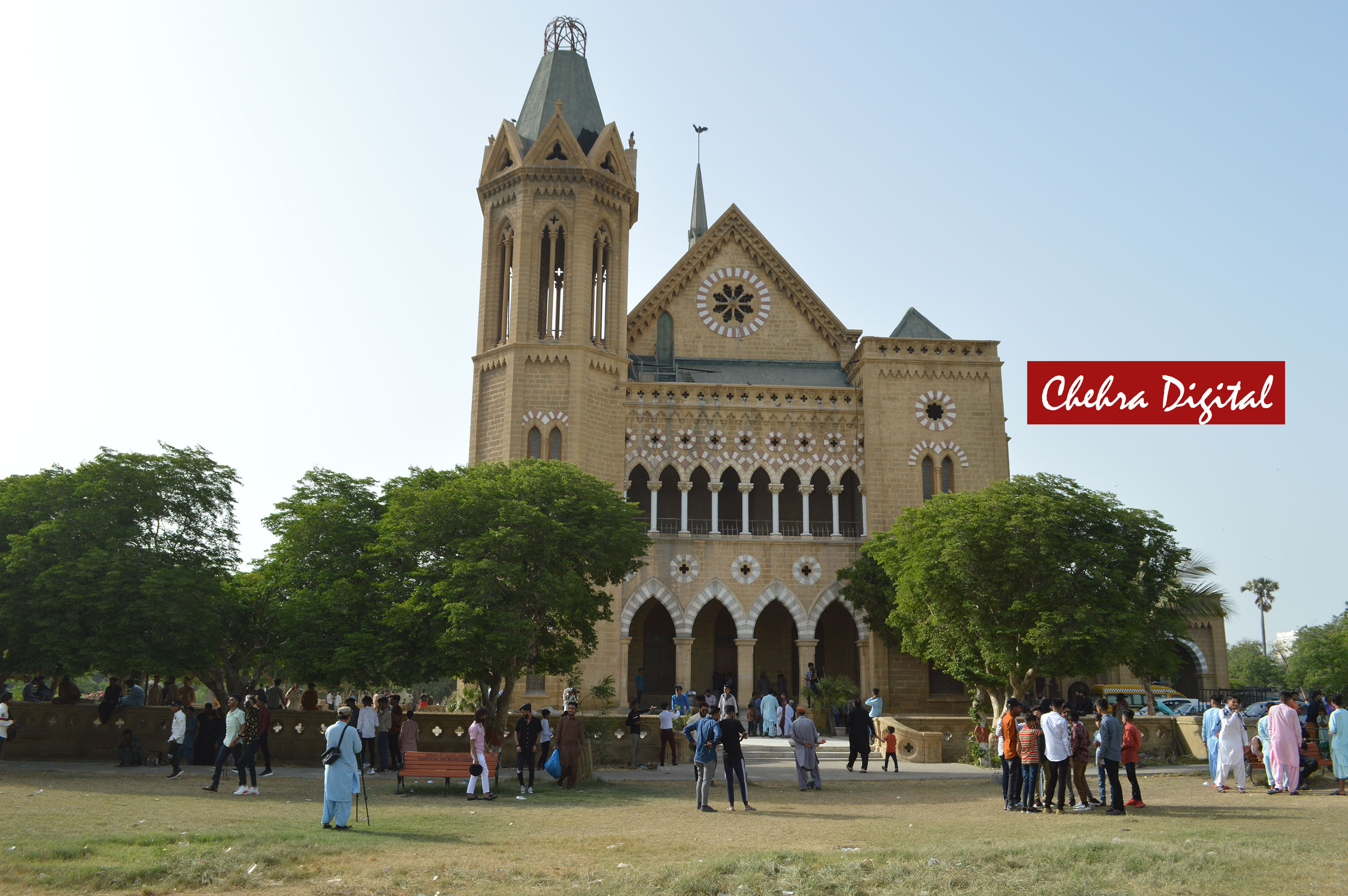 کراچی کے فرئیر ہال میں نئی تعمیرات مسمار نہ کرنے کا معاملہ۔
