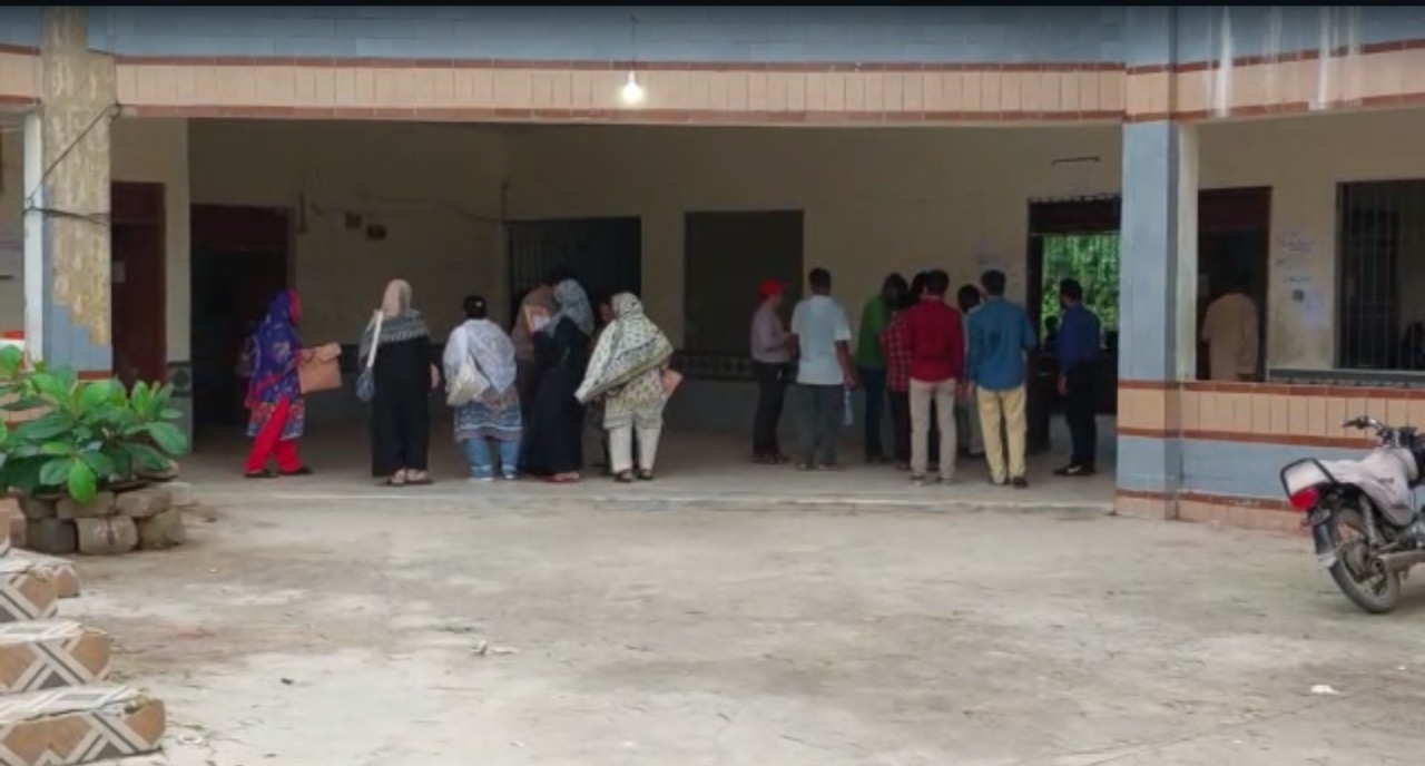 کراچی سے قومی اسمبلی کی نشست این اے دوسو پینتالیس پر ضمنی انتخاب کا معرکہ ہونے جارہا ہے۔