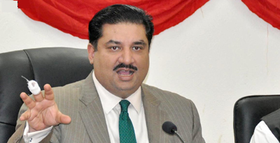 وفاقی وزیر توانائی خرم دستگیر   نے الزام لگایا ہےکہ پی  ٹی آئی حکومت نے متبادل  ذرائع سے بجلی کی پیداوار پر توجہ نہیں دی۔