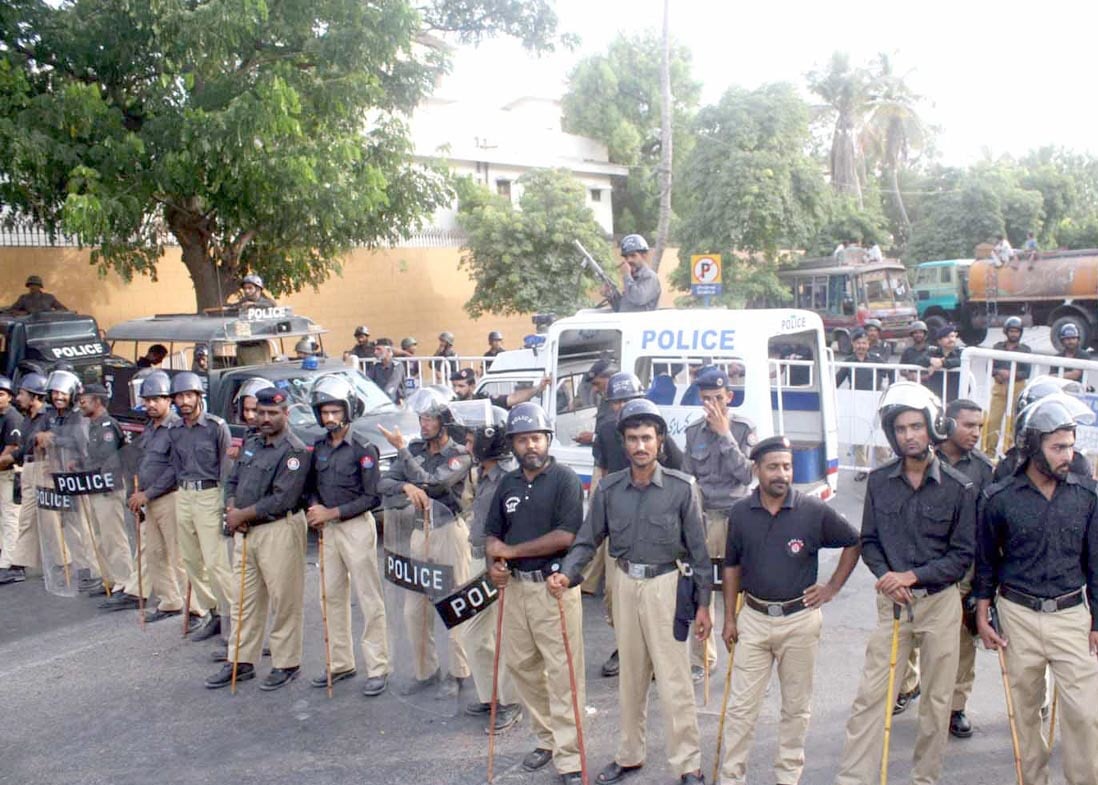 اسلام آبادلانگ مارچ کی سیکیورٹی کےلیےسندھ پولیس کےاہلکاروں کی کراچی سےروانگی،