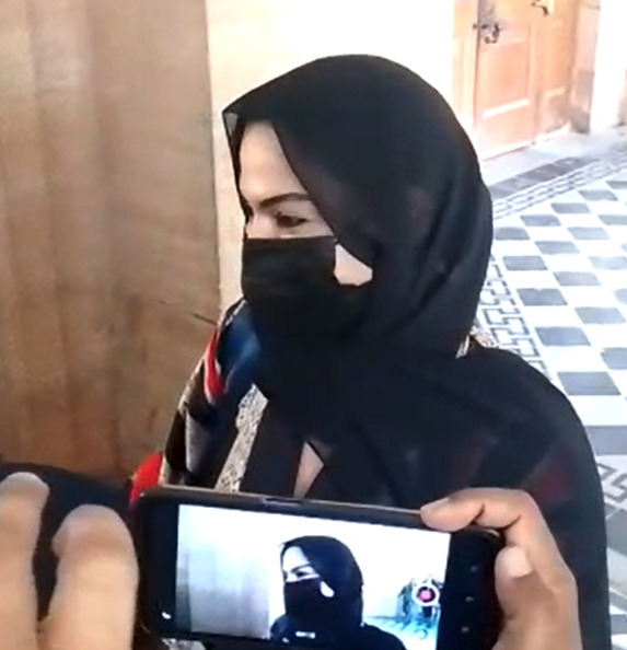 اداکارہ وینا ملک کے بچوں کی  عدالتی حکم پر والد اسد خٹک سے ملاقات۔ 