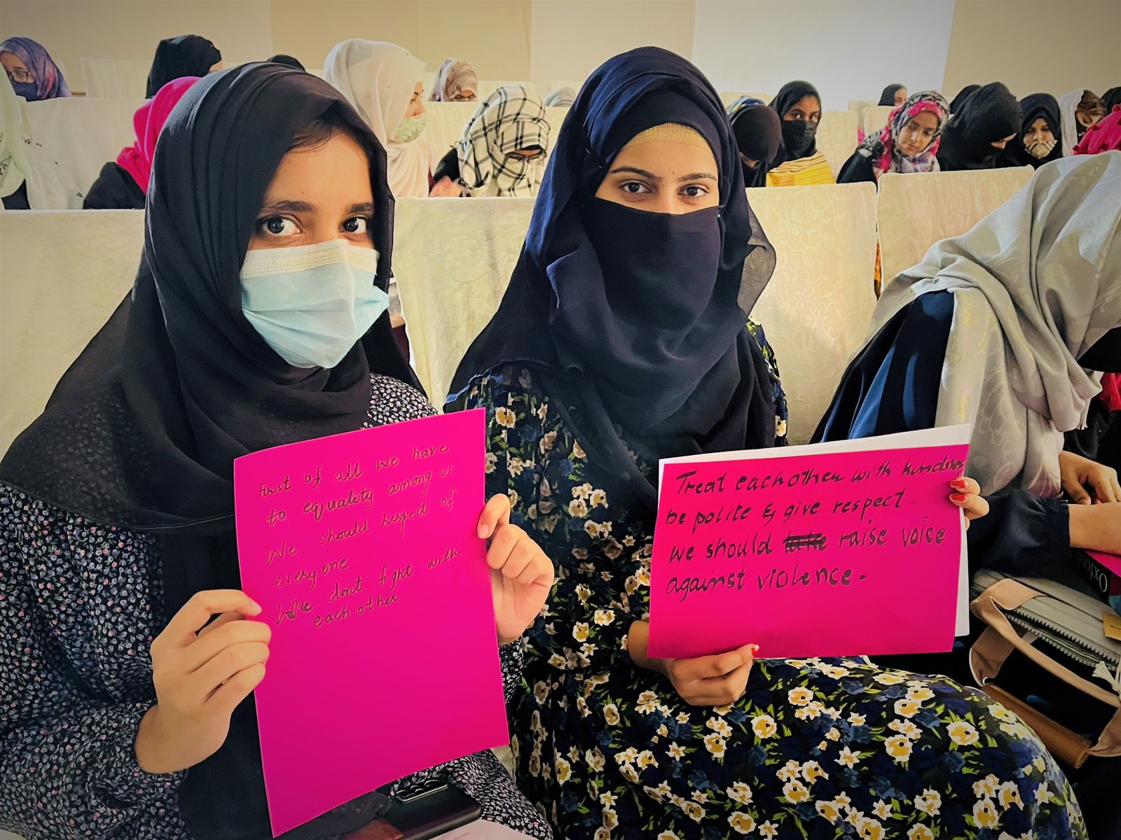 امریکی قونصلیٹ کراچی  میں جاری صنفی تشدد کے خاتمے کی مہم اختتام پذیر ہوئی۔