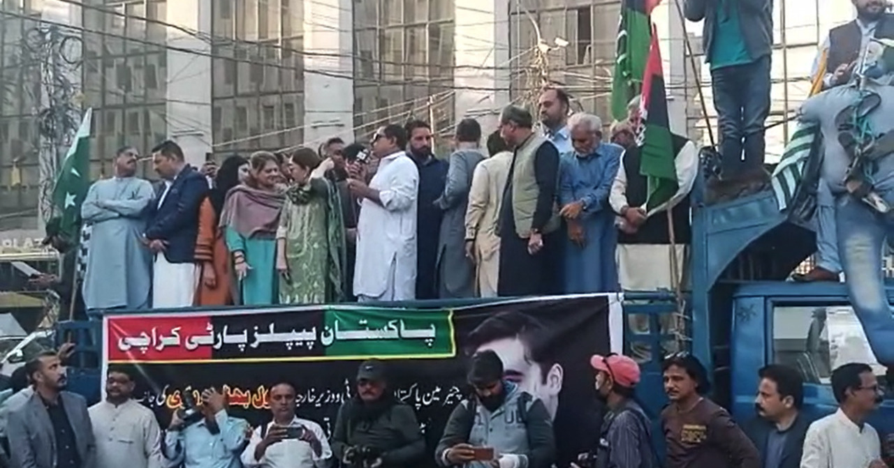 وفاقی وزیرخارجہ بلاول بھٹوزرداری سے اظہاریکجہتی کےلیےملک کےدیگرحصوں کی طرح  کراچی اورسندھ کےدیگرشہروں میں ریلیاں نکالی گئیں