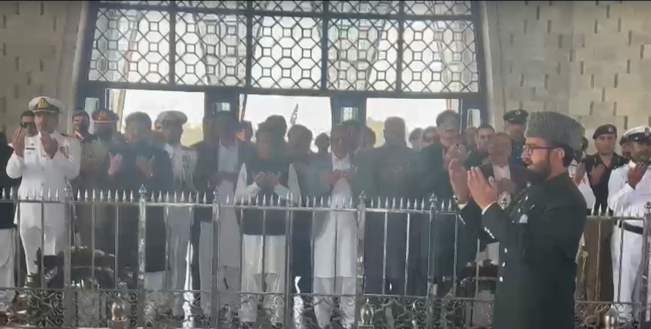 وزیراعلیٰ سندھ سید مراد علی شاہ کی پاکستان کے بانی محمد علی جناح کی 147ویں سالگرہ کے موقع پر مزار قائد پر حاضری