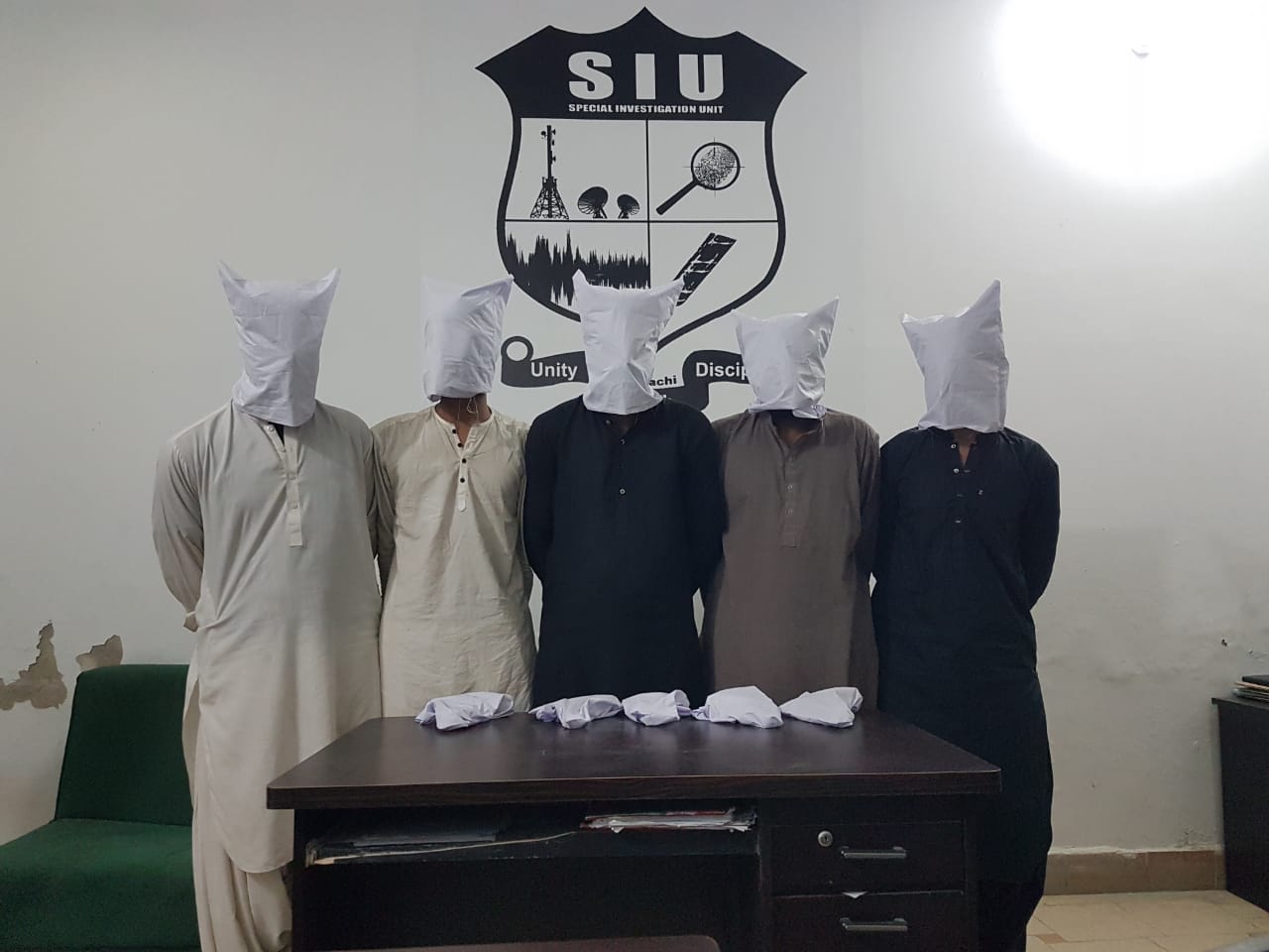 میٹھائی کے ڈبوں میں  ایبٹ آباد سے اسلحہ کی ترسیل کا منفرد طریقہ