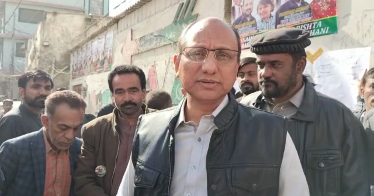 صوبائی وزیر سعید غنی نے چنیسر گوٹھ اور امیر جماعت اسلامی کراچی حافظ نعیم الرحمن نے  نارتھ ناظم آباد کے پولنگ اسٹیشنز میں ووٹ کاسٹ کئے۔