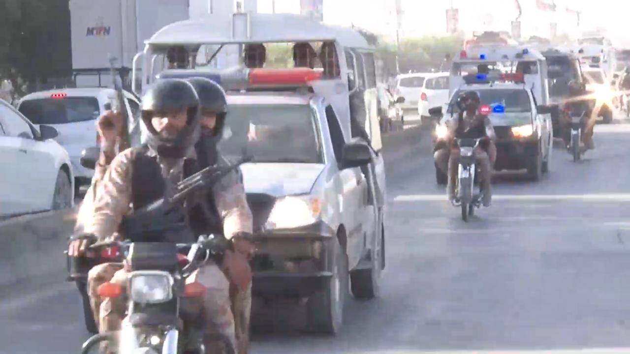 کراچی میں جرائم پیشہ  افراد کے خلاف پولیس کا ایکشن ،مختلف علاقوں  سے  زخمی اسٹریٹ کرمنلز سمیت 10ملزم گرفتار کرلئے۔