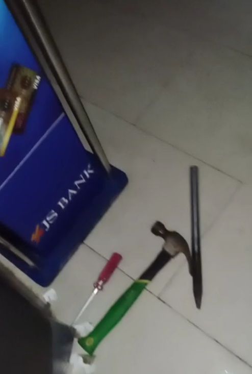 کراچی کورنگی انڈسٹریل ایریا میں نجی بینک کی اے ٹی ایم  سے لوٹ مار کی کوشش ناکام۔