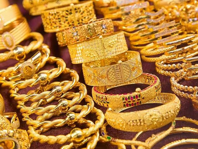  انٹربینک میں ڈالر سینتیس پیسے سستا۔