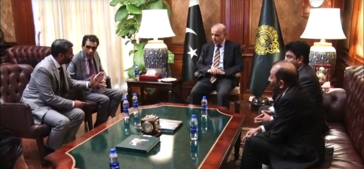 بجلی نہیں،، بس بھاری بھاری  بل آتے ہیں۔ ایم کیوایم  کی وزیراعظم سے شکایت۔ 