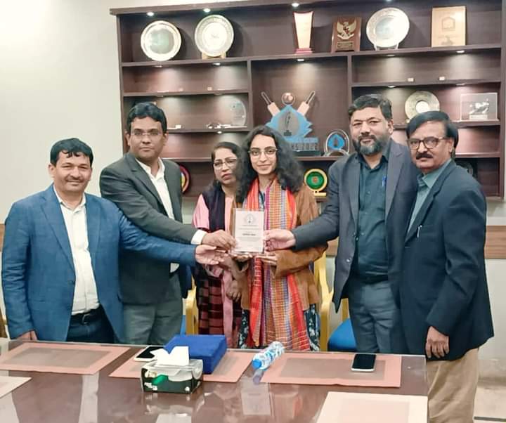 کراچی پریس کلب کے زیر اہتمام امریکا میں مقیم پاکستانی طالبہ درماں خان کے اعزاز میں ایک استقبالیہ تقریب کا اہتمام کیا گیا