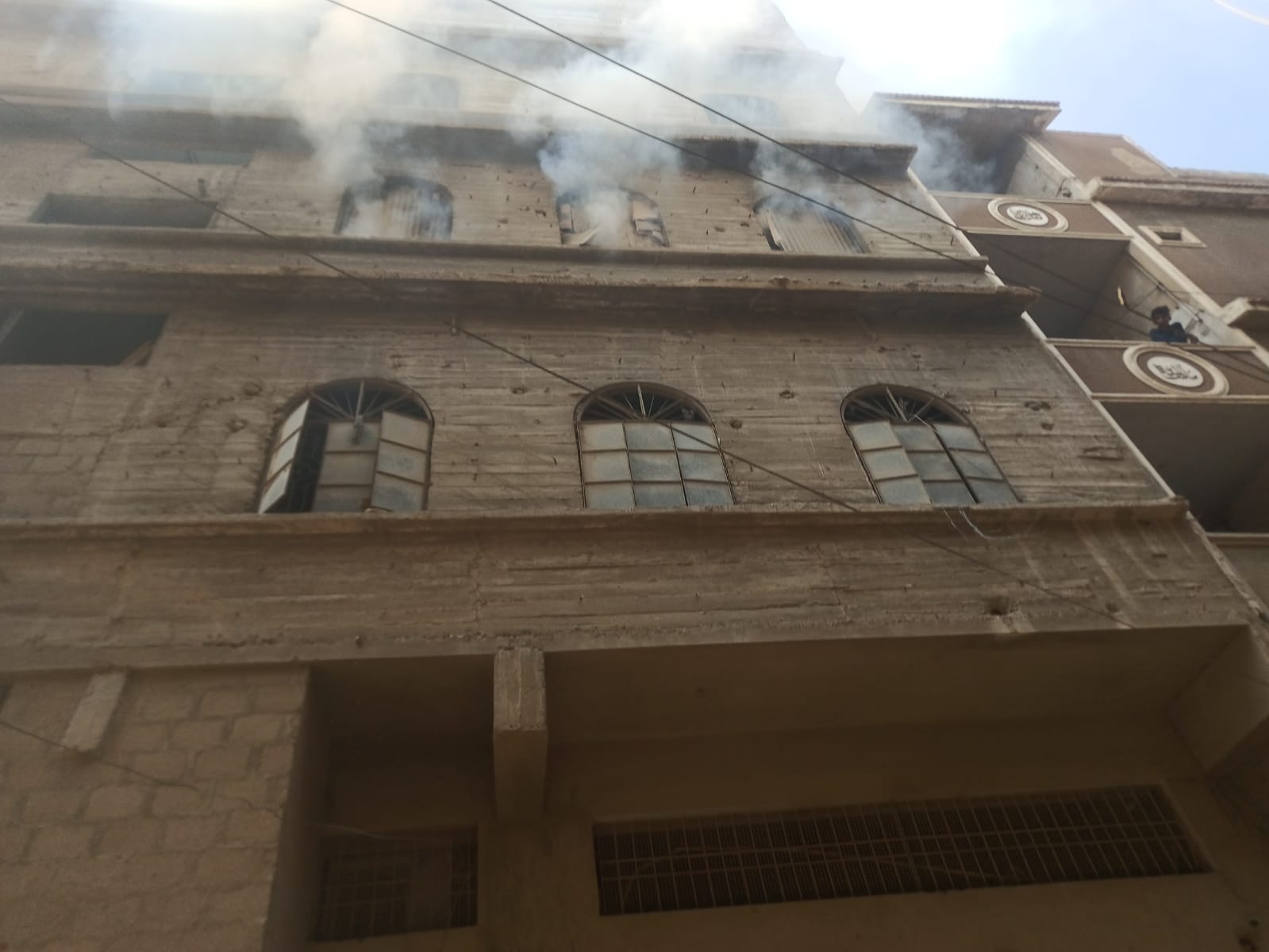   کراچی میں عزیز آباد بھنگوریہ گوٹھ میں گتے کے گودام میں آگ لگ گئی