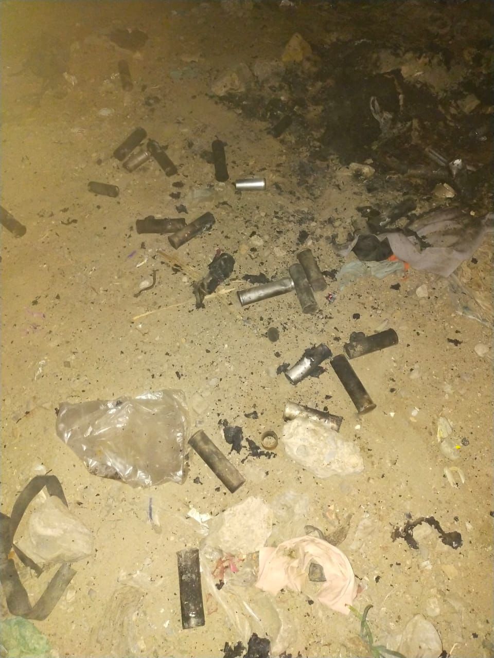 کراچی  کیماڑی میں کے پی ٹی  کےپلاٹ  کی کچرا کنڈی سے متعدد آنسو گیس کے شیل برآمد 