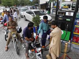 پیٹرول فی لیٹر 4روپے 53پیسے مہنگا ، نوٹیفکیشن جاری 