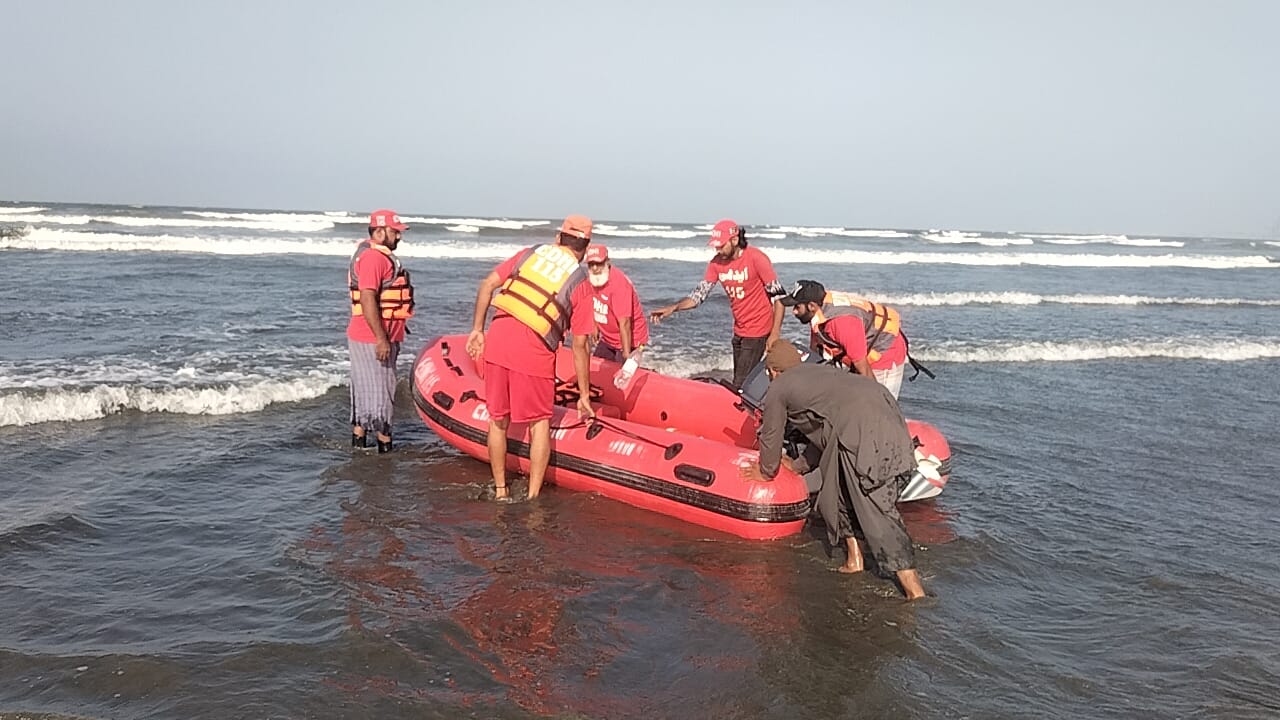 کراچی سی ویو پر  نوجوان کے سمندر  میں ڈوبنے کے واقعہ کا ڈراپ سین۔