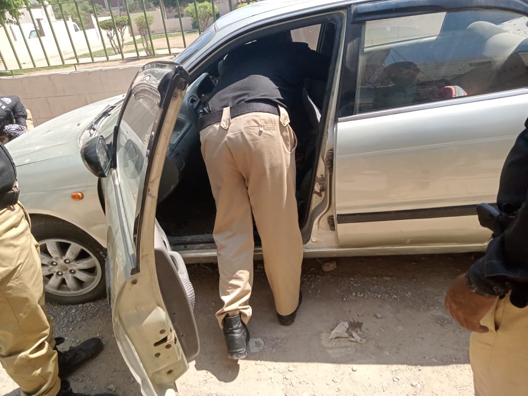  کراچی اورنگی ٹاون  سے کارلفٹر کو گرفتار کر کے چوری کی گئی دو گاڑیاں برآمد