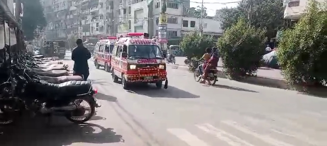   کراچی میں لانڈھی گل احمد چورنگی کے قریب مکان میں دھماکے سے تین افراد جھلس کر زخمی ہوگئے