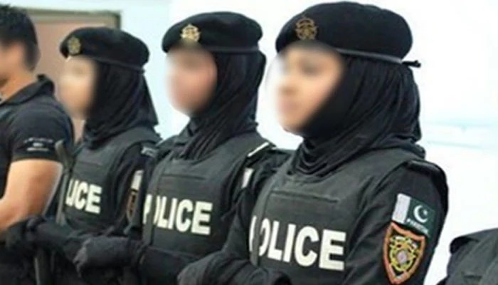   کراچی  اورنگی ٹاؤن میں چھاپے کے دوران چوری کا الزام، 3 خواتین اہلکار معطل، تحقیقات شروع کردی گئی