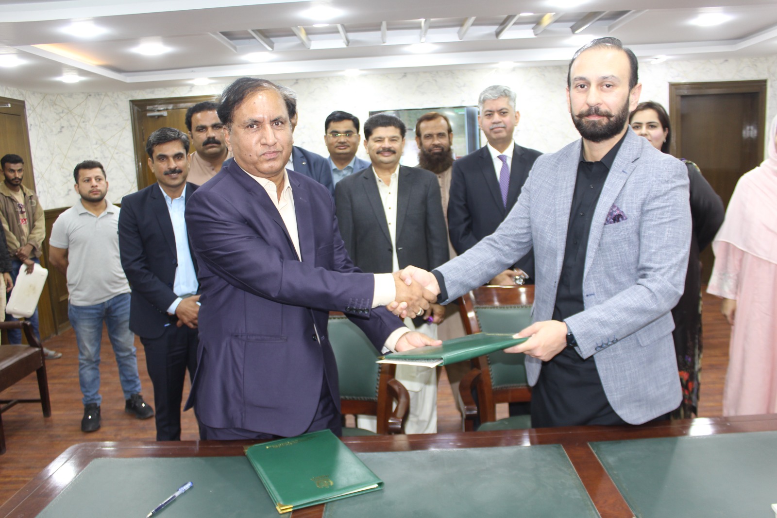 سندھ سینئر سٹیزن کارڈ کے اجراء کے بعد سندھ بزرگ شہریوں کو سہولیات فراہم کرنے والا پہلا صوبہ بن گیا