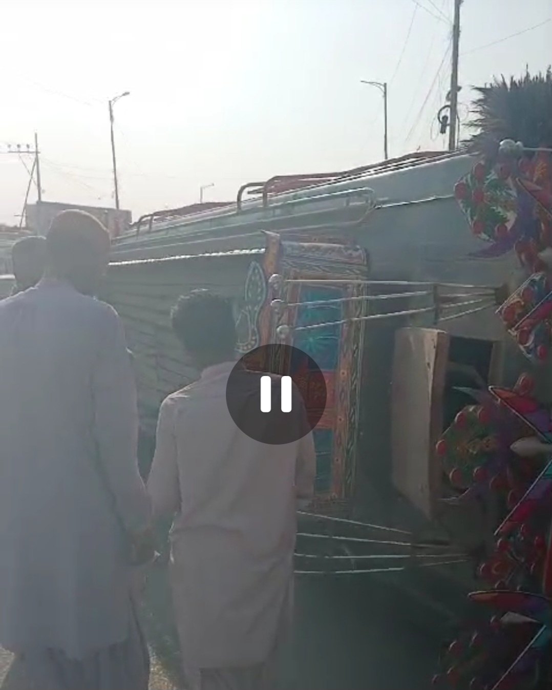   کراچی  میں تین ٹریفک حادثات میں دو افراد جاں بحق ہوگئے