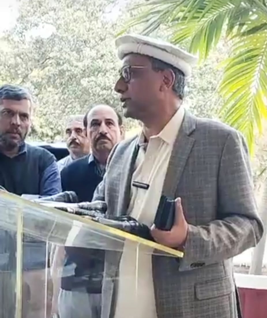  سوشل میڈیا اور کچھ نجی چینل و ایک اخبار شاہراہ بھٹو کے حوالے سے یہ تاثر دینے کی کوشش کررہے ہیں کہ اس کا فیز ون مکمل نہیں ہوا ہے۔ یہ سراسر غلط اور بے بنیاد