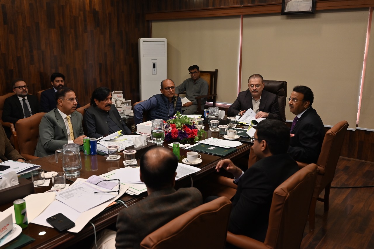  حکومت سندھ  نے بیکار  سرکاری گاڑیاں ایک ماہ کے اندر نیلام کرنے اور کراچی کے سرکاری ملازمین کے لئے ای وی گاڑیاں خریدنے کا فیصلہ کیا ہے۔ 