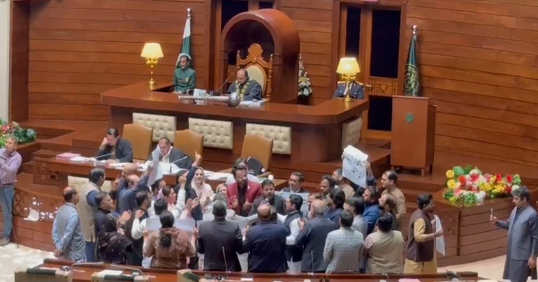  سندھ اسمبلی  نے گورنر سندھ کی جانب سے اعتراض لگاکر واپس بھیجے گئے یونیورسٹیز ترمیمی بل اور سول کورٹ بل   دوبارہ منظور کرلیے