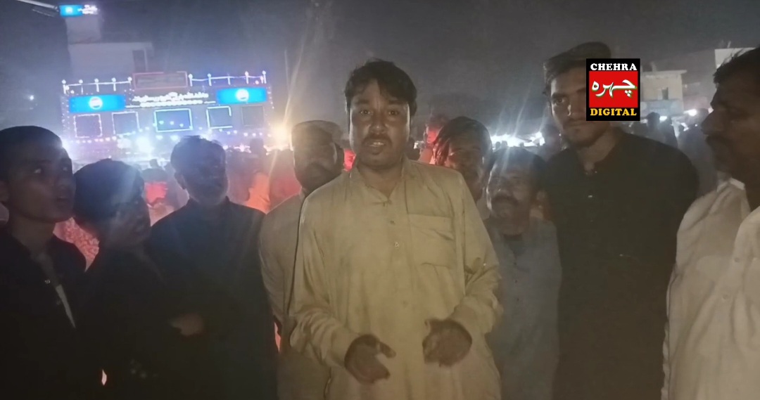  کراچی میں  اسٹیل ٹاؤن موڑ کے قریب اسٹیل مل کے برطرف ملازمین کا احتجاج