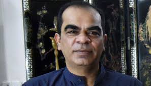  وزیرایکسائز  سندھ مکیش کمار چاولہ کا کہنا ہے کسٹمز کے کچھ افسر  ٹیمپرڈ چیچس نمبر کی گاڑیاں  استعمال کر رہیں گے