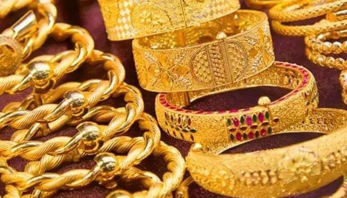   اڑان بھرتے سونے کی قیمت میں  اٹھارہ سو روپے کی کمی ۔ انٹربینک میں ڈالر تیرہ پیسے مہنگا ہوگیا