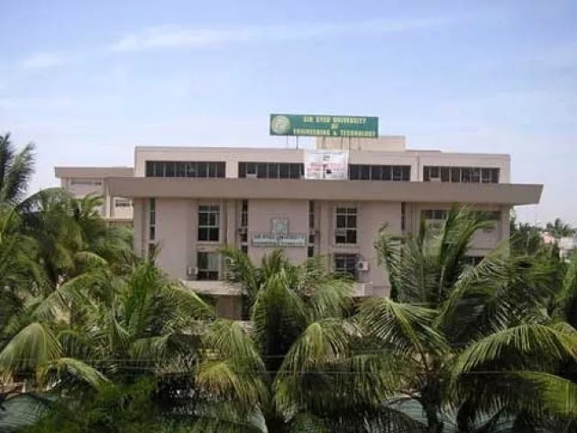    فیکلٹی ممبران نے جامعہ کے تحفظ اور تعلیمی سرگرمیوں کو بلا تعطل جاری رکھنے کے لیے انتظامیہ کو اپنے بھرپور تعاون کا یقین دلایا