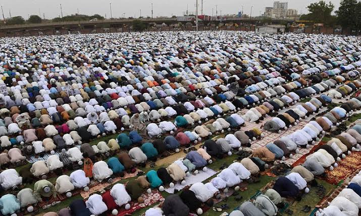  عیدالاضحٰی کے موقع پر کراچی میں نمازعید کے سینکڑوں چھوٹے بڑے اجتماعات ہوئے