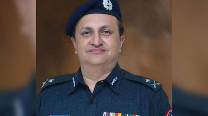  کراچی پولیس چیف جاوید عالم اوڈھو نے تمام افسران اور اہلکاروں کو ٹریفک قوانین کی مکمل پاسداری کی سخت ہدایت جاری کر دی ہے۔