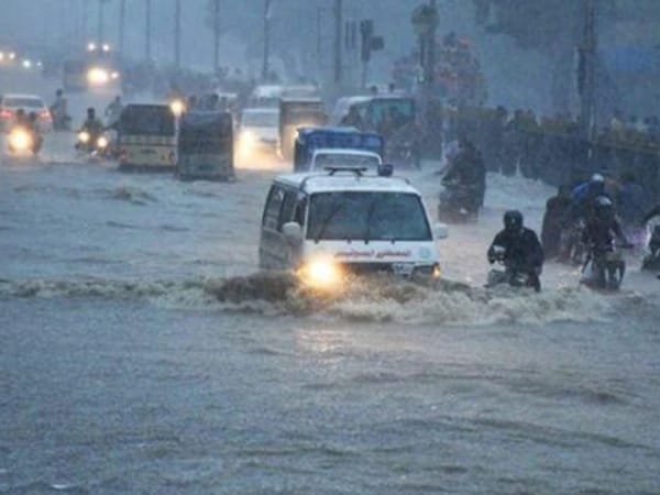 کراچی میں آج بھی بادل برسنے کا امکان