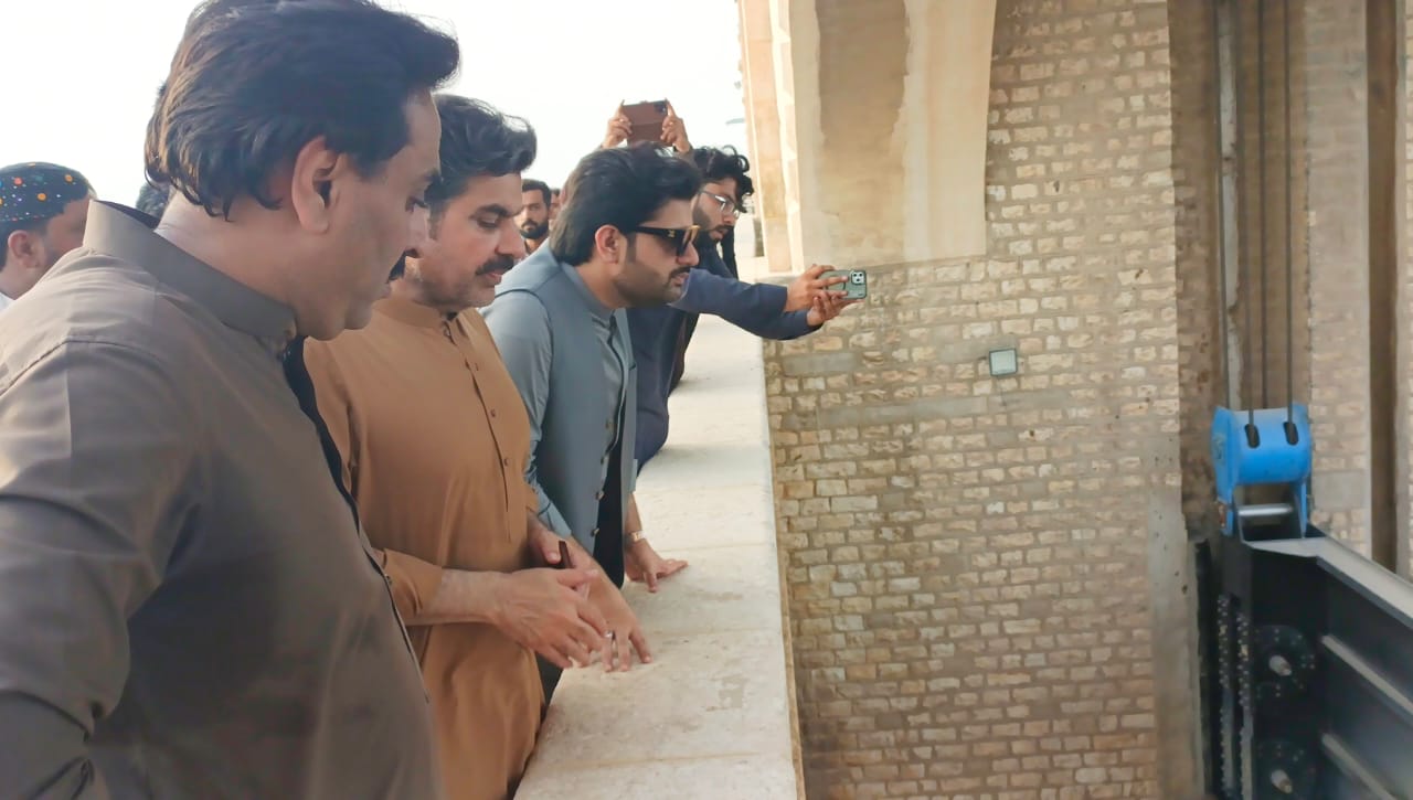  سید ناصر حسین شاہ اور جام خان شورو کا سکھر بیراج کا دورہ