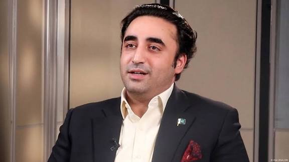  چیئرمین   پیپلز پارٹی بلاول بھٹو  کا کہناہے   بینظر بھٹو نے دہشت گردوں اور آمروں   کامقابلہ کرتے ہوئے شہادت قبول کی۔ 