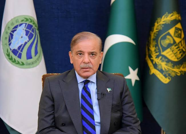 وزیراعظم شہباز شریف کا پیٹرولیم مصنوعات کی قیمتوں میں تاریخی کمی کا اعلان