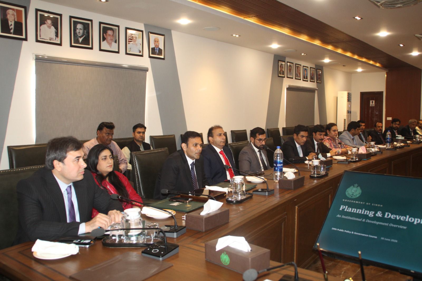 پنجاب کے 29ویں پبلک پالیسی اینڈ گورننس کورس کے 34 رکنی وفد کی چیف سیکریٹری سندھ آصف حیدر شاہ سے ملاقات